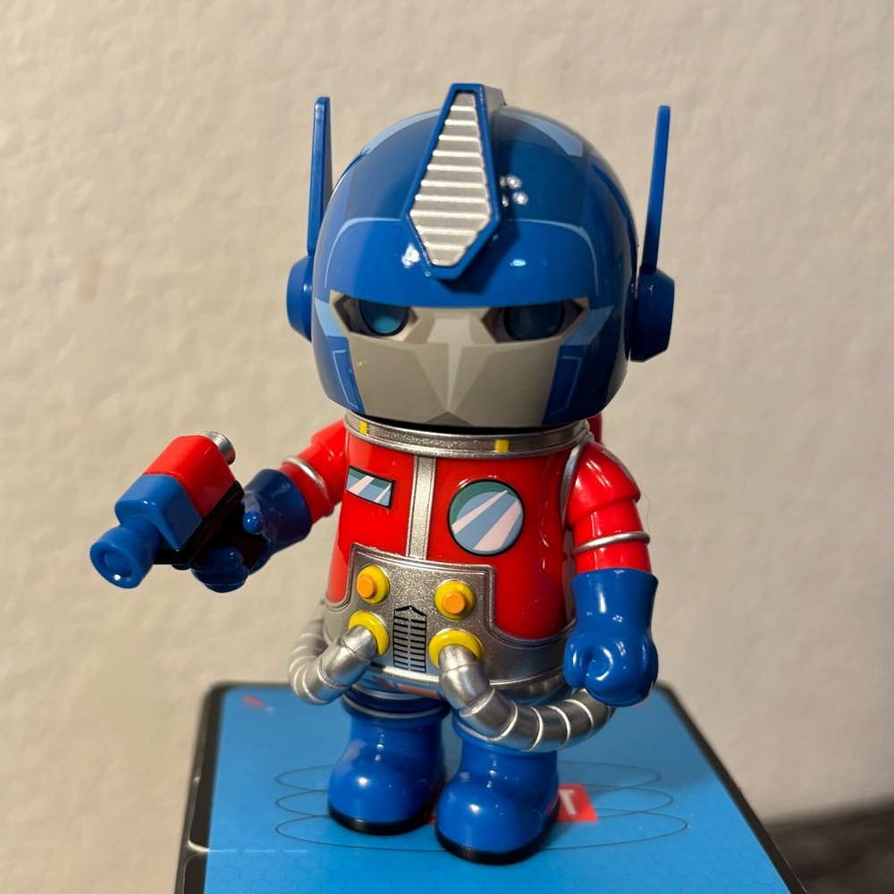 Space Molly 100% Series 04 - Confirmed Optimus Prime